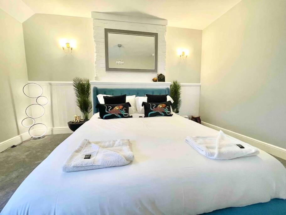 Coastline Retreats - Stunning Sea View Apartment, Netflix Bournemouth Eksteriør bilde